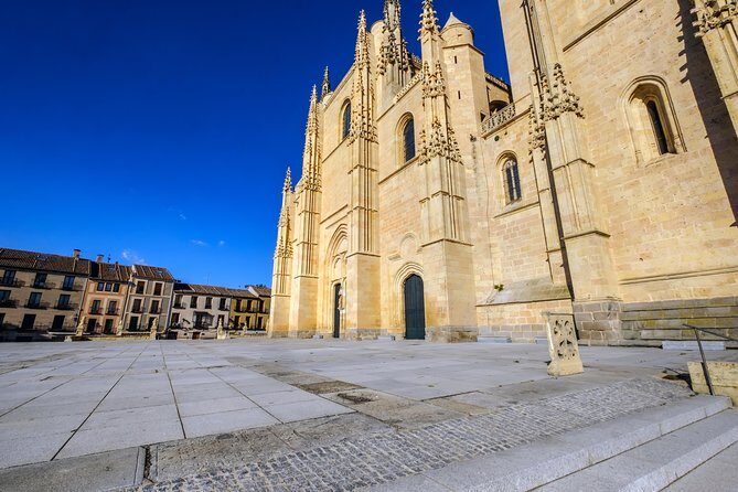 Skip the Line Admission Ticket to Cathedral of Segovia - The Main Interior: Light, Bare Walls, and the Big Gothic Choir