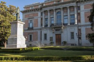 Skip the line: Prado Museum Monolingual Guided Tour - The 90-minute route: from the statue to the galleries