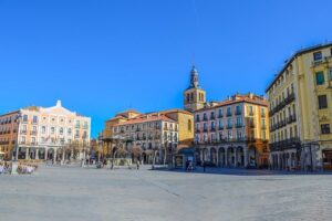 Toledo and Segovia Full Day tour from Madrid - Afternoon in Segovia: aqueduct arches and the Alcázar moment