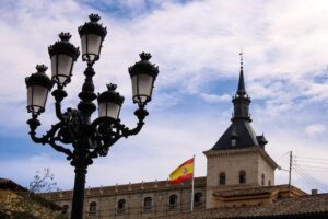 Toledo Historical Small Group Tour with Cathedral & Monuments - Plaza de Zocodover to the Cathedral: the walk that sets the story