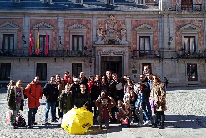 Tour "Madrid of the Austrias" | Old Town ❤️ - Puerta del Sol: El Oso y El Madroño and the city’s pulse