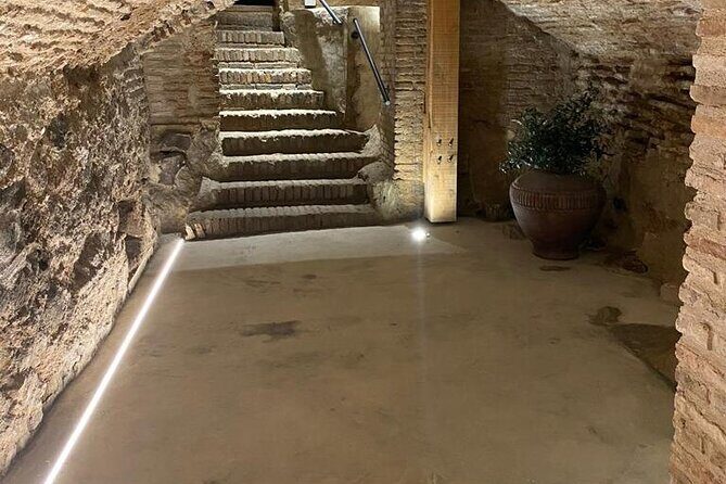Visit to the Toledo Underground - Starting at Pl. de Zocodover and how the group feels